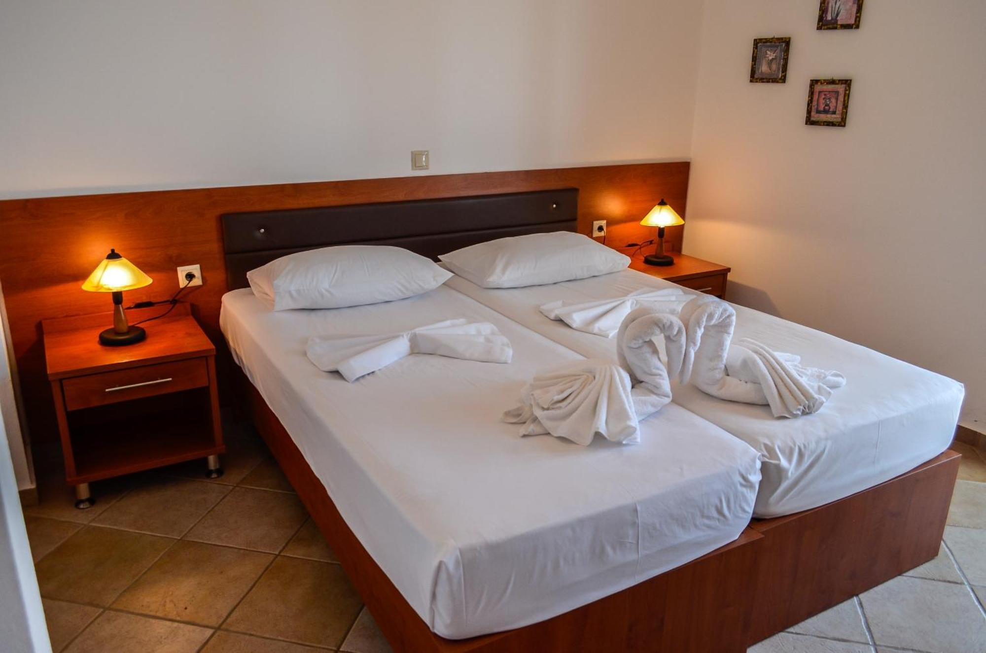 Alexena Apartments Agia Galini  Exterior photo